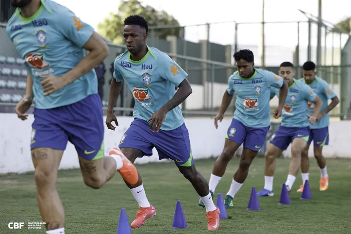 Vini Jr. e Endrick em treino da Seleção Brasileira