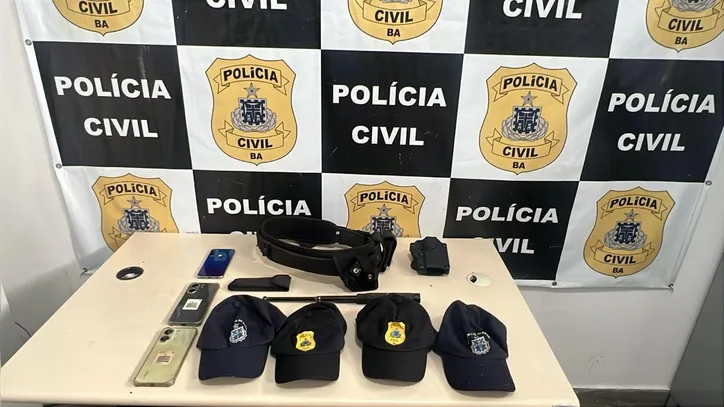 Material apreendido na casa do falso policial