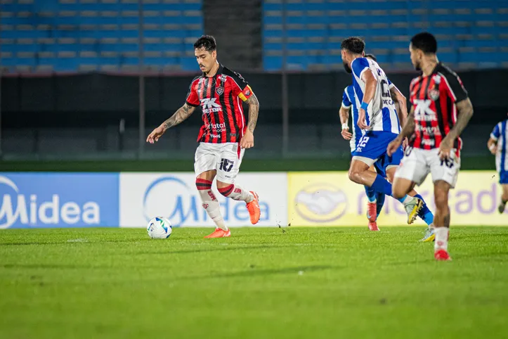 Lucas Halter durante a vitória contra o Cerro Largo no Uruguai