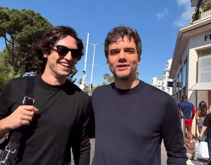 Os atores Gabriel Leone e Wagner Moura