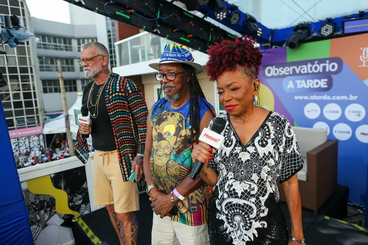 Ildázio Tavares Jr e Wanda Chase, dois ícones do jornalismo baiano, comandaram as transmissões do Carnaval diretamente do Observatório A TARDE