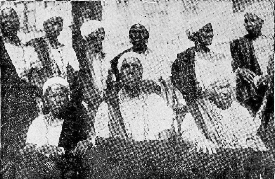 Irmãs da Boa Morte vieram de Cachoeira como convidadas para desfile do Quarto Centenário e estamparam uma das capas de A TARDE em 1949