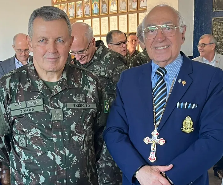General Tomás Paiva, comandante do Exército, e o comendador Nelson José de Carvalho prestigiam o II Congresso de Saúde Militar na Bahia
