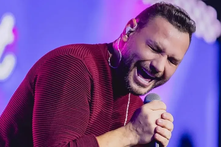 Lenno ganhou destaque nacional como um dos vocalistas da Desejo de Menina
