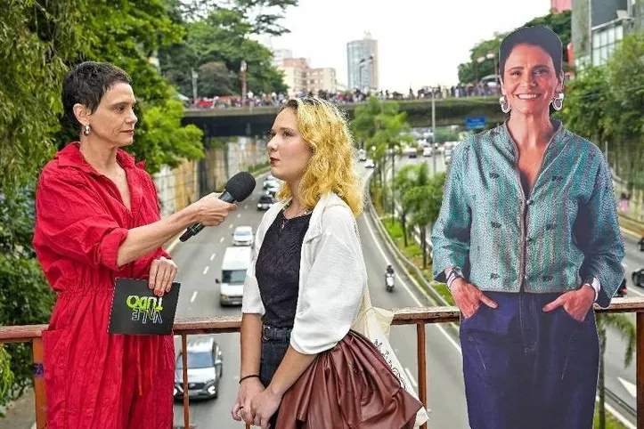 Malu Galli, que interpreta a tia Celina, conversou com telespectadores no bairro da Liberdade