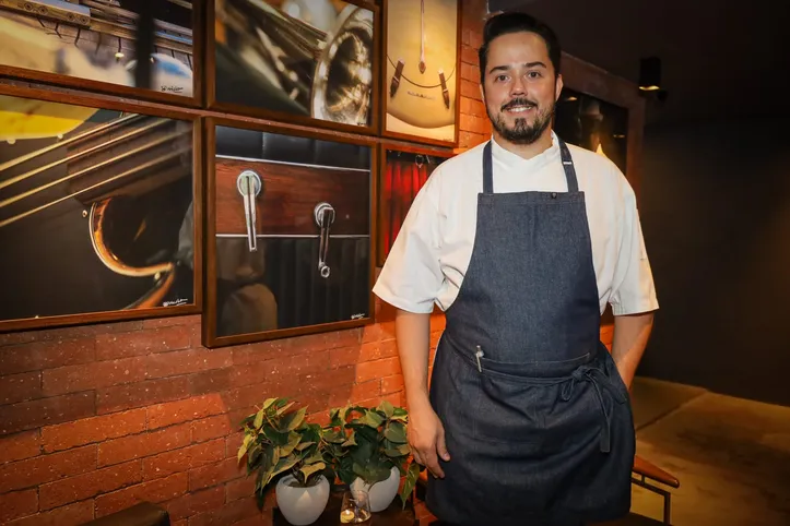 Chef Edu Moraes no Pirambeira Bar, na Pituba