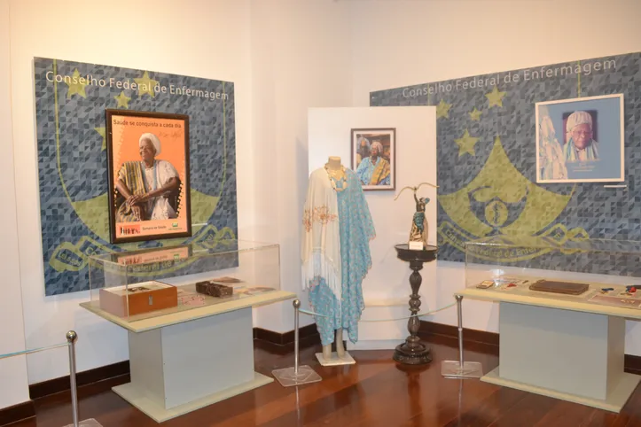Homenagem ao centenário de Mãe Stella de Oxóssi com exposição no Munean. A ialorixá foi enfermeira por 30 anos