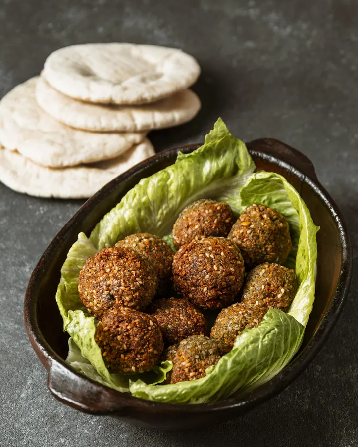 Imagem ilustrativa da imagem Crocante e macio, o falafel pode ser o "pai"  do acarajé?