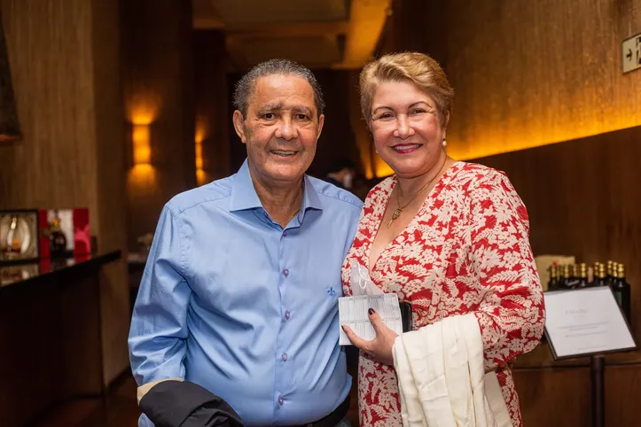 Magda feliz ao lado de seu marido, Jorge Teixeira