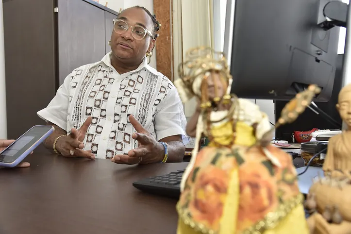 Antropólogo Vilson Caetano explica como surgiu a profissão de baianas de acarajé