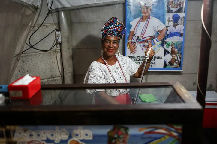 Tatiane começou a vender acarajé após ficar desempregada
