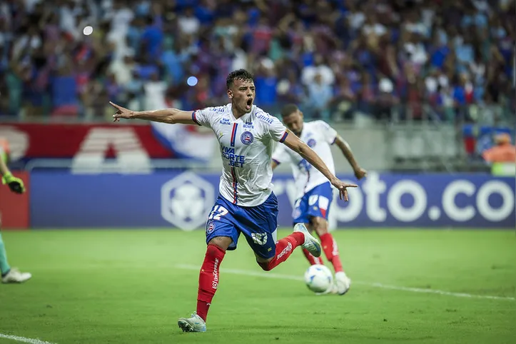 Lucho Rodriguez, do Bahia, comemorando gol contra o The Strongest