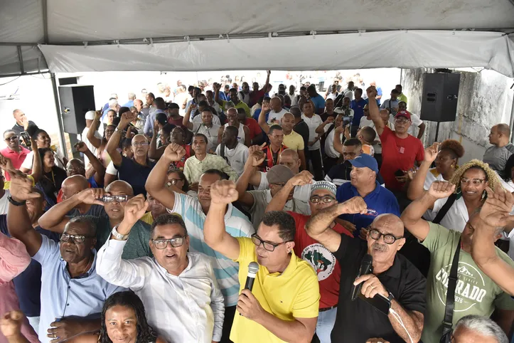 Rodoviários em assembleia para decidir rumo da greve