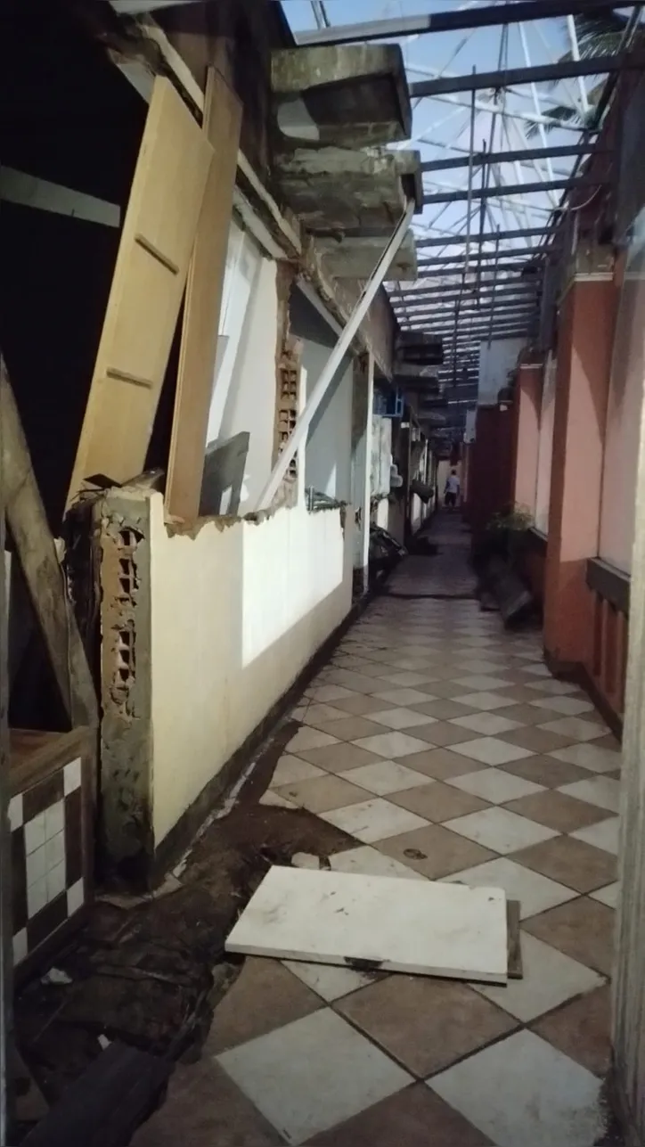 Imagem ilustrativa da imagem Hotel abandonado em Salvador era desmanche antes de ocupação; veja imagens