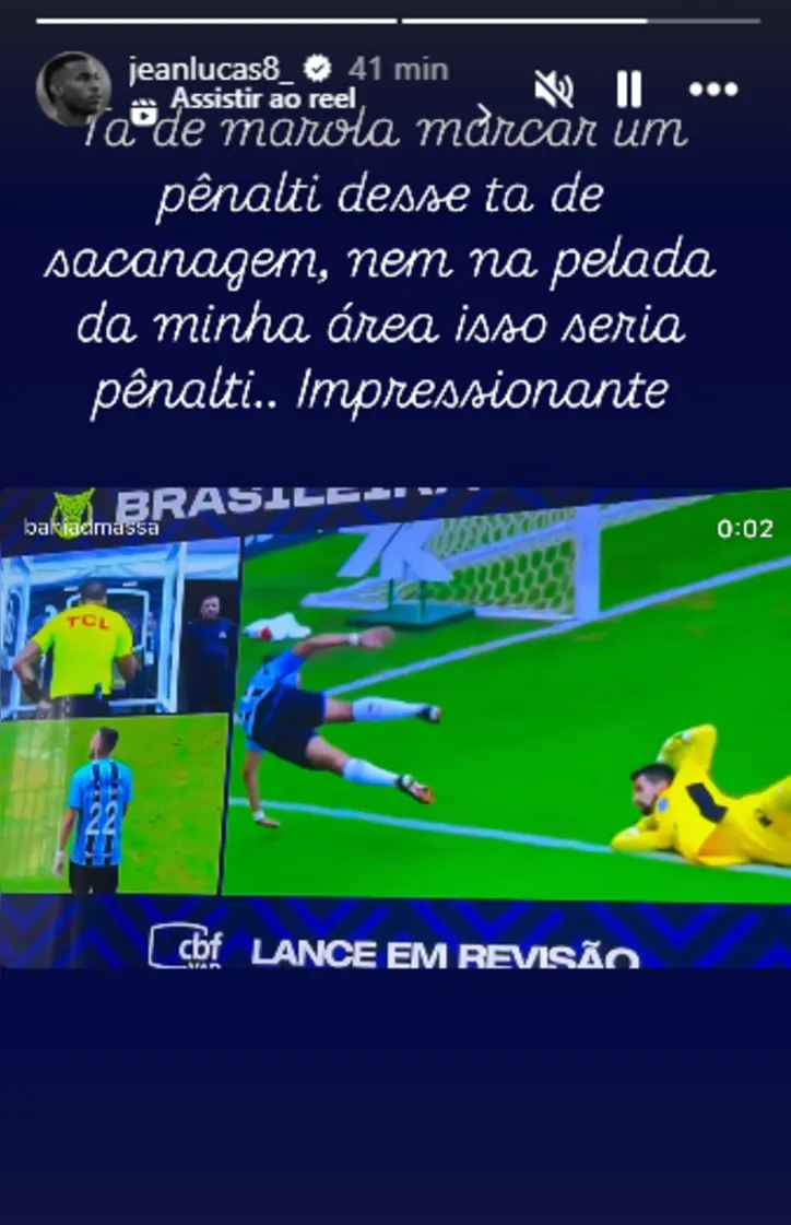 Imagem ilustrativa da imagem Jean Lucas esbraveja após pênalti em Grêmio x Bahia: "Tá de sacanagem"