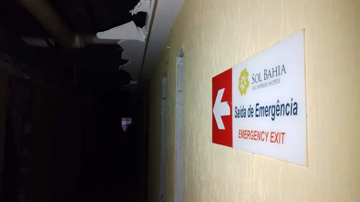 Prédio está completamente deteriorado