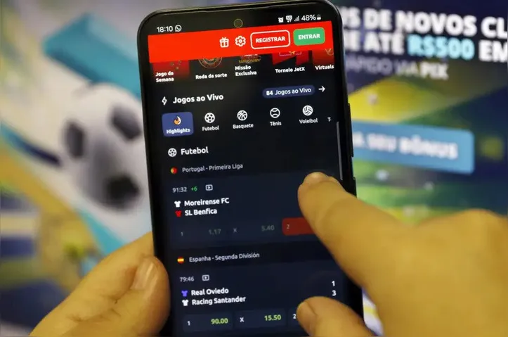 Imagem ilustrativa da imagem Lei das Bets pode causar prejuízo de R$ 1,6 bilhão aos clubes; entenda