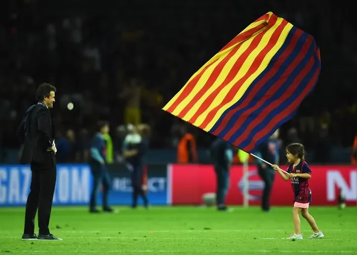 Luis Enrique com a filha Xana na conquista da Champions de 2015