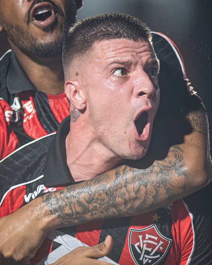 Renato Kayzer vive um começo meteórico pelo Vitória
