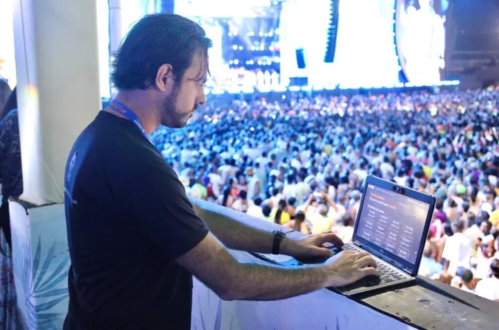 Uso da Inteligência Artificial (IA) Megan – assistente pessoal desenvolvida pela Startup Hive Computer Vision