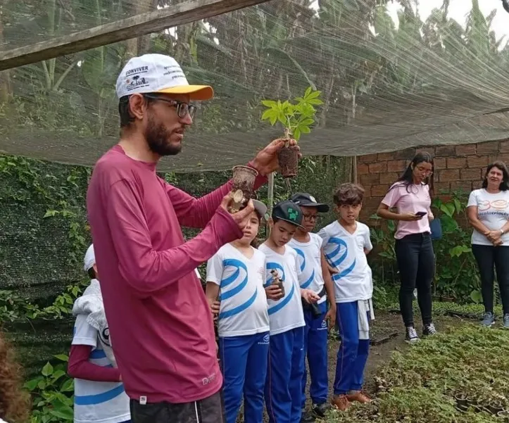 Daniel Oliveira durante atividade da Escola Jaqueira, em Amargosa