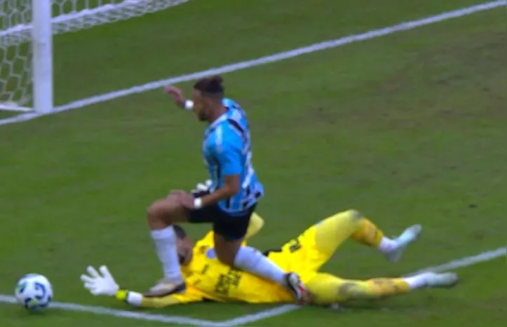 Imagem ilustrativa da imagem Pênalti contra o Bahia escancara desordem na arbitragem brasileira