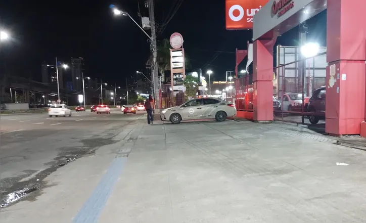 Viatura posicionada nas proximidades da Passarela da Estação de Metrô Detran