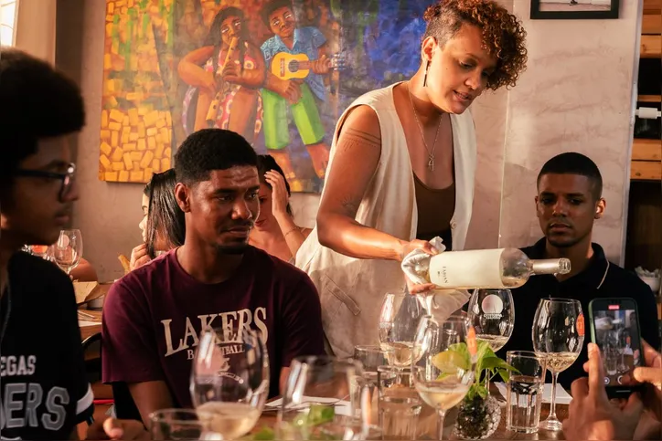 Imagem ilustrativa da imagem Sommelier resgata o protagonismo negro no mundo dos vinhos