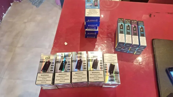 Investigação aponta que os locais atuavam na comercialização ilegal de dispositivos eletrônicos para fumar