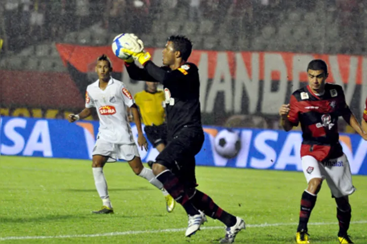 Vitória venceu o Santos de Neymar por 2 a 1 na partida de volta das finais da Copa do Brasil de 2010, mas o título ficou com o Peixe
