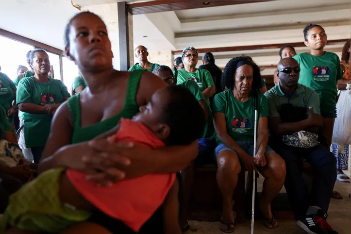 [ao fundo] Dona Sandra, que é cega, não sabe para onde ir quando deixar a ocupação