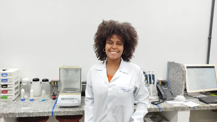 Mestranda do Programa de Pós-Graduação em Farmácia da Universidade Federal da Bahia (UFBA) e biotecnologista, Thalita Monteiro