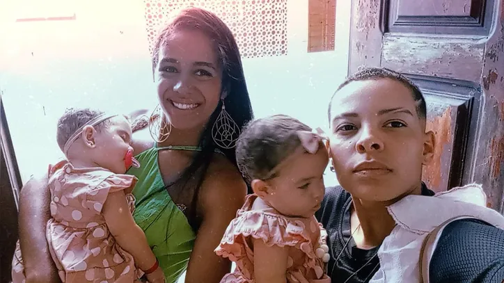 Develyn, Pyetro e as filhas, Rayssa e Rayandra