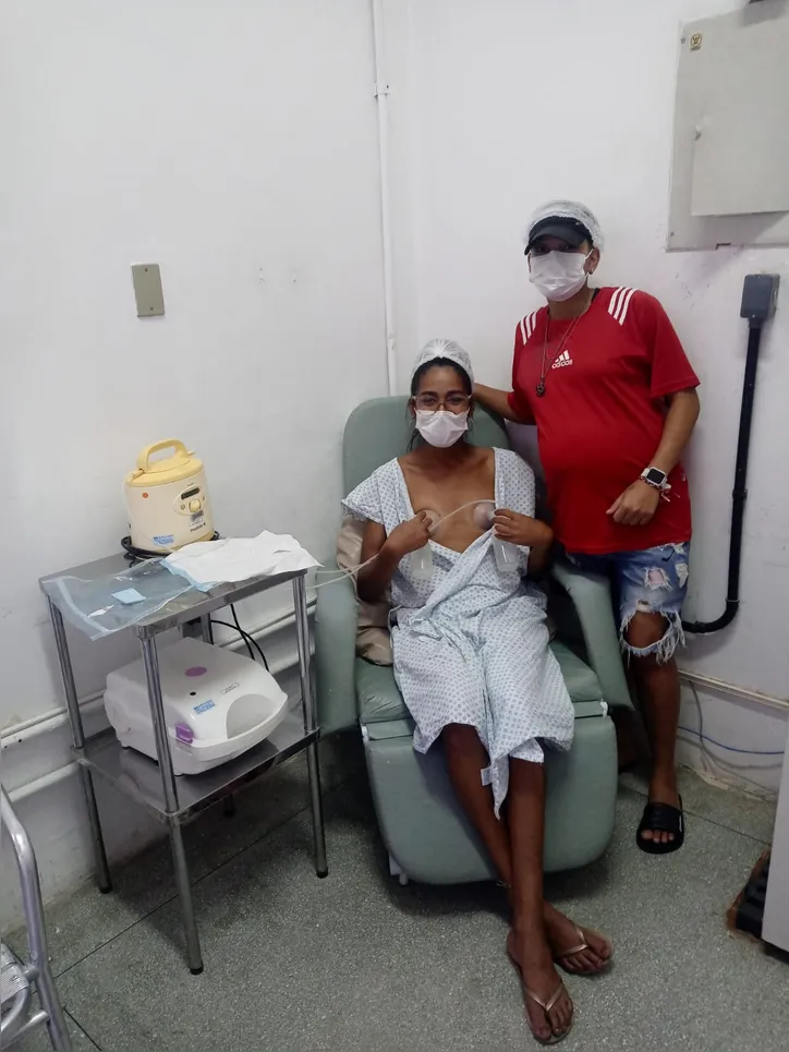 Develyn e Pyetro durante acompanhamento no programa Transgesta