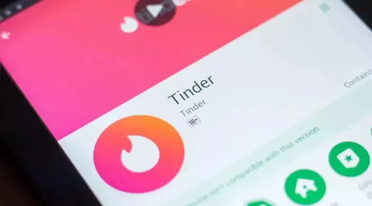 Aplicativo funciona com base em um sistema de "match", onde dois usuários precisam curtir o perfil um do outro para que possam iniciar uma conversa.