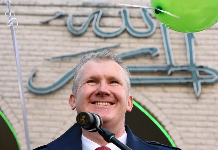 Tony Burke, primeiro ministro australiano, informou sobre a decisão