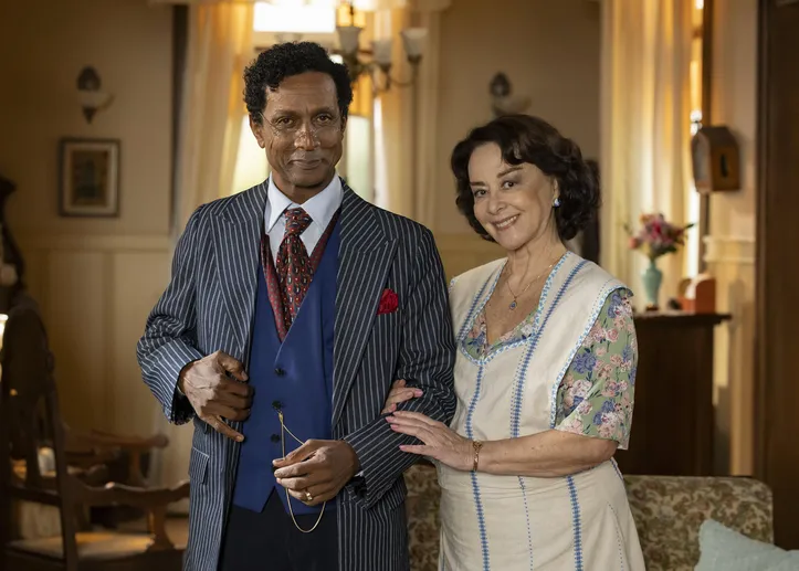 Asdrúbal ( Luis Miranda ) e Margarida ( Nivea Maria ) em cena
