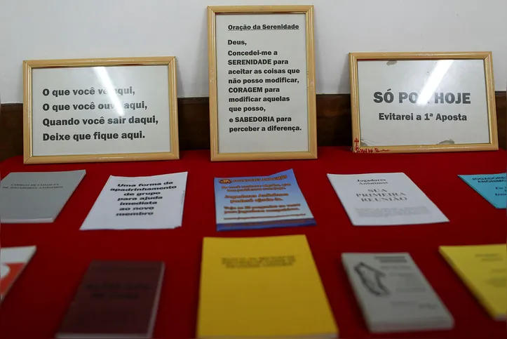 Espaço de reuniões, onde participantes compartilham histórias de superação e luta