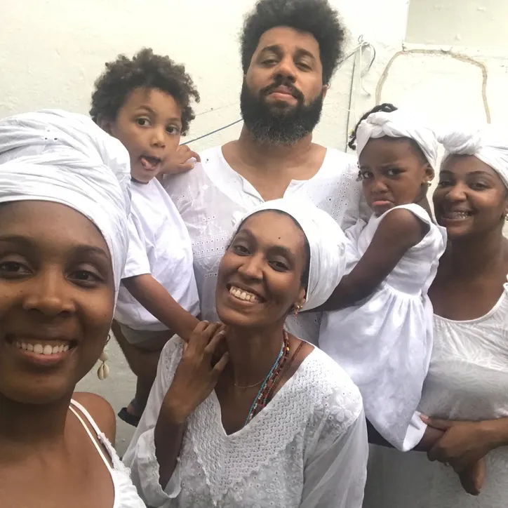 Viviane, Laila, Gabriel, Daniela e os dois filhos