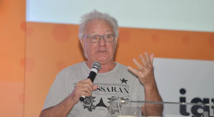 Professor e doutor da FACED/UFBA, Nelson Pretto