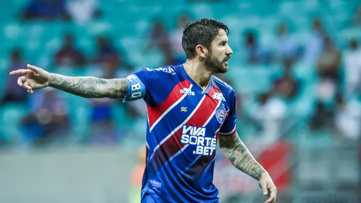 Everaldo em campo pelo Bahia
