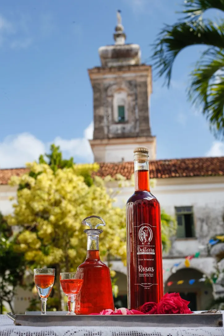 Imagem ilustrativa da imagem Das frutas às flores, o licor do Convento do Desterro é destaque no São João