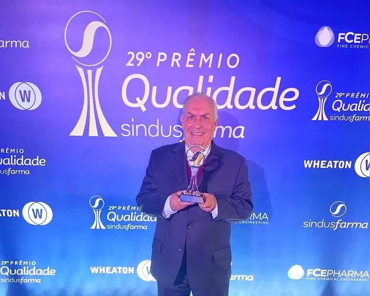 José Henriques Ramos recebe prêmio como melhor fornecedor da indústria farmacêutica