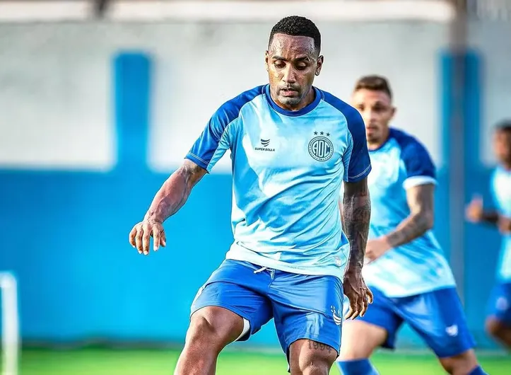 Dionísio está emprestado ao Confiança