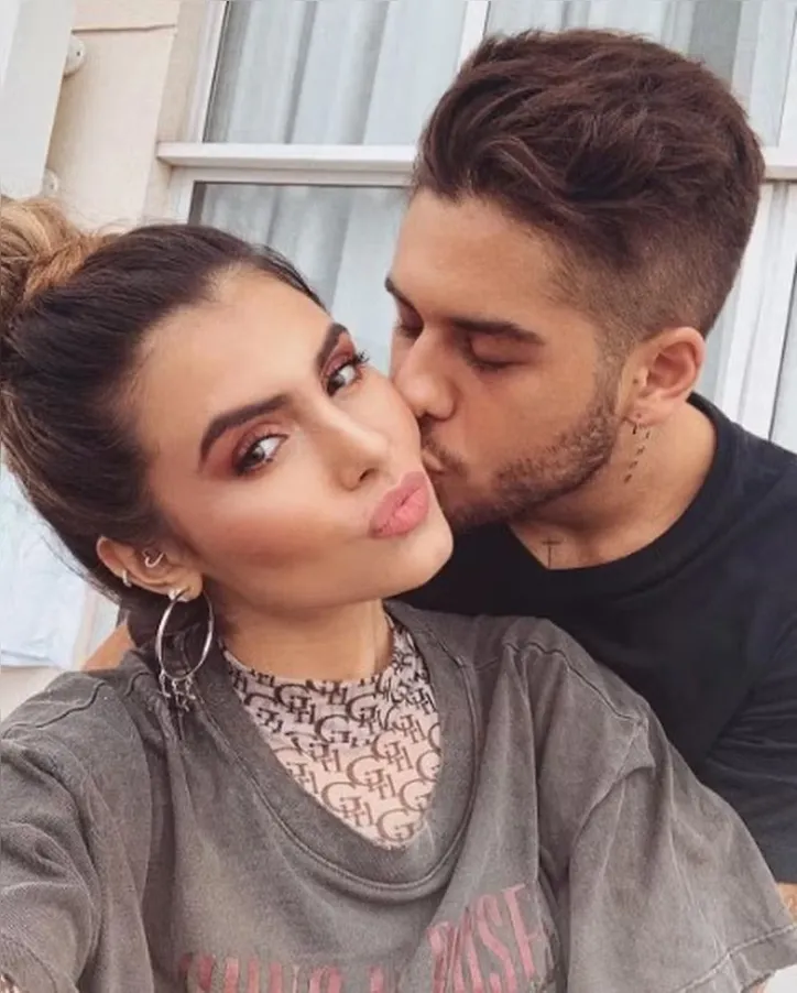 Zé Felipe e Isabella Arantes