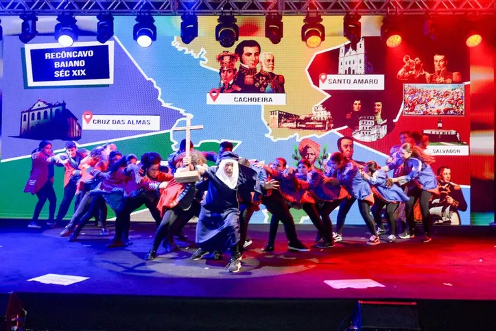 Cerimônia ocorrida na segunda-feira foi na verdade um grande evento artístico-cultural