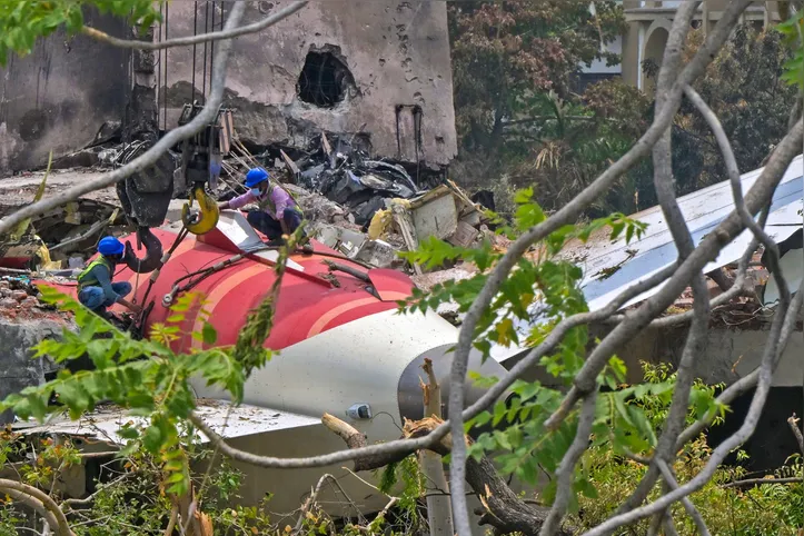 Acidente do Boeing-787 na Índia deixou apenas um sobrevivente dos que estavam dentro da aeronave