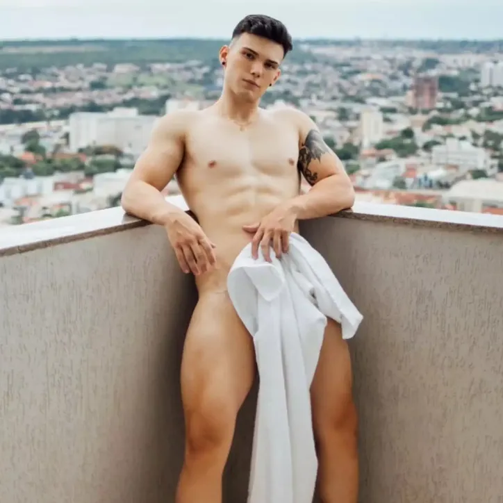 Imagem ilustrativa da imagem Filho de ator famoso será capa de revista gay icônica