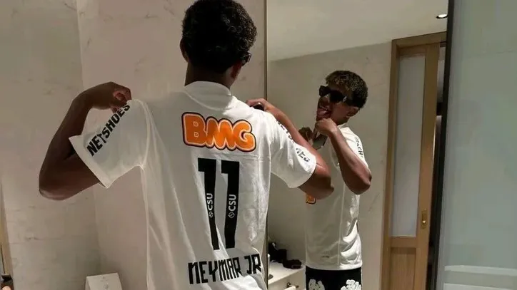 Yamal utilizando camisa antiga de Neymar