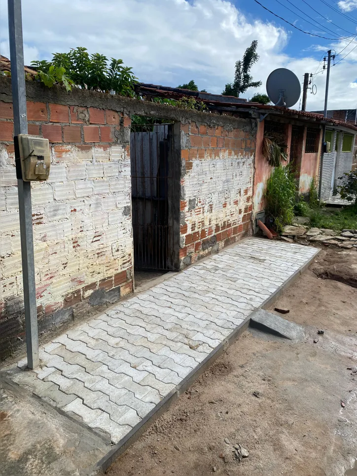 Calçada feita com bloco de biocimento sustentável